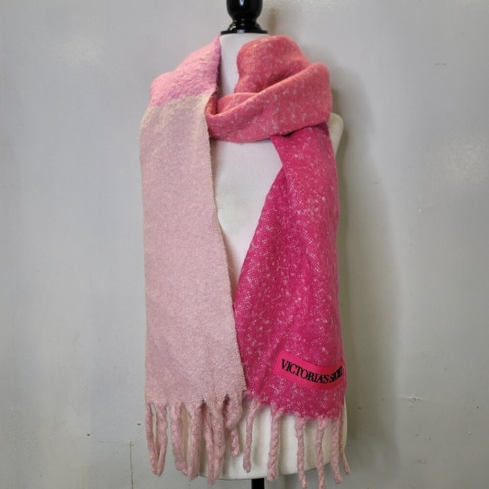 Victorias Secret chunky knit scarf